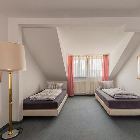 Pension Fuer Monteure In Dresden, Zimmer Mit Eigenem Bad Und Grosser Gemeinschaftskueche Bagian luar foto