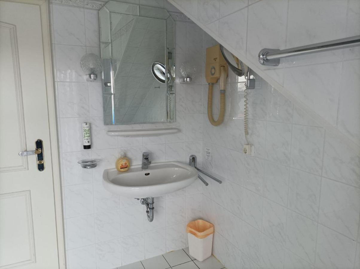 Pension Fuer Monteure In Dresden, Zimmer Mit Eigenem Bad Und Grosser Gemeinschaftskueche Bagian luar foto