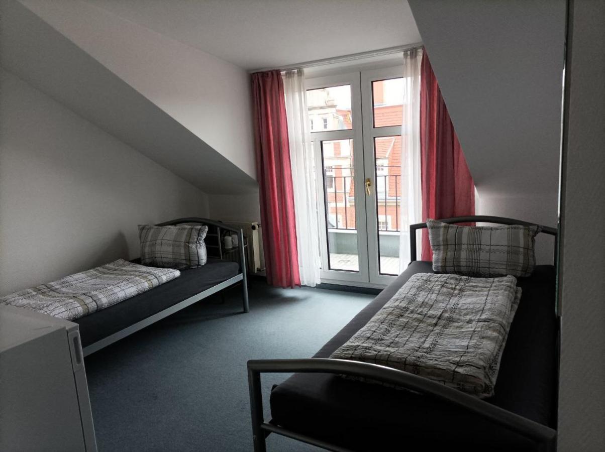 Pension Fuer Monteure In Dresden, Zimmer Mit Eigenem Bad Und Grosser Gemeinschaftskueche Bagian luar foto
