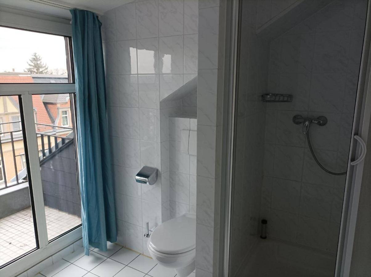 Pension Fuer Monteure In Dresden, Zimmer Mit Eigenem Bad Und Grosser Gemeinschaftskueche Bagian luar foto