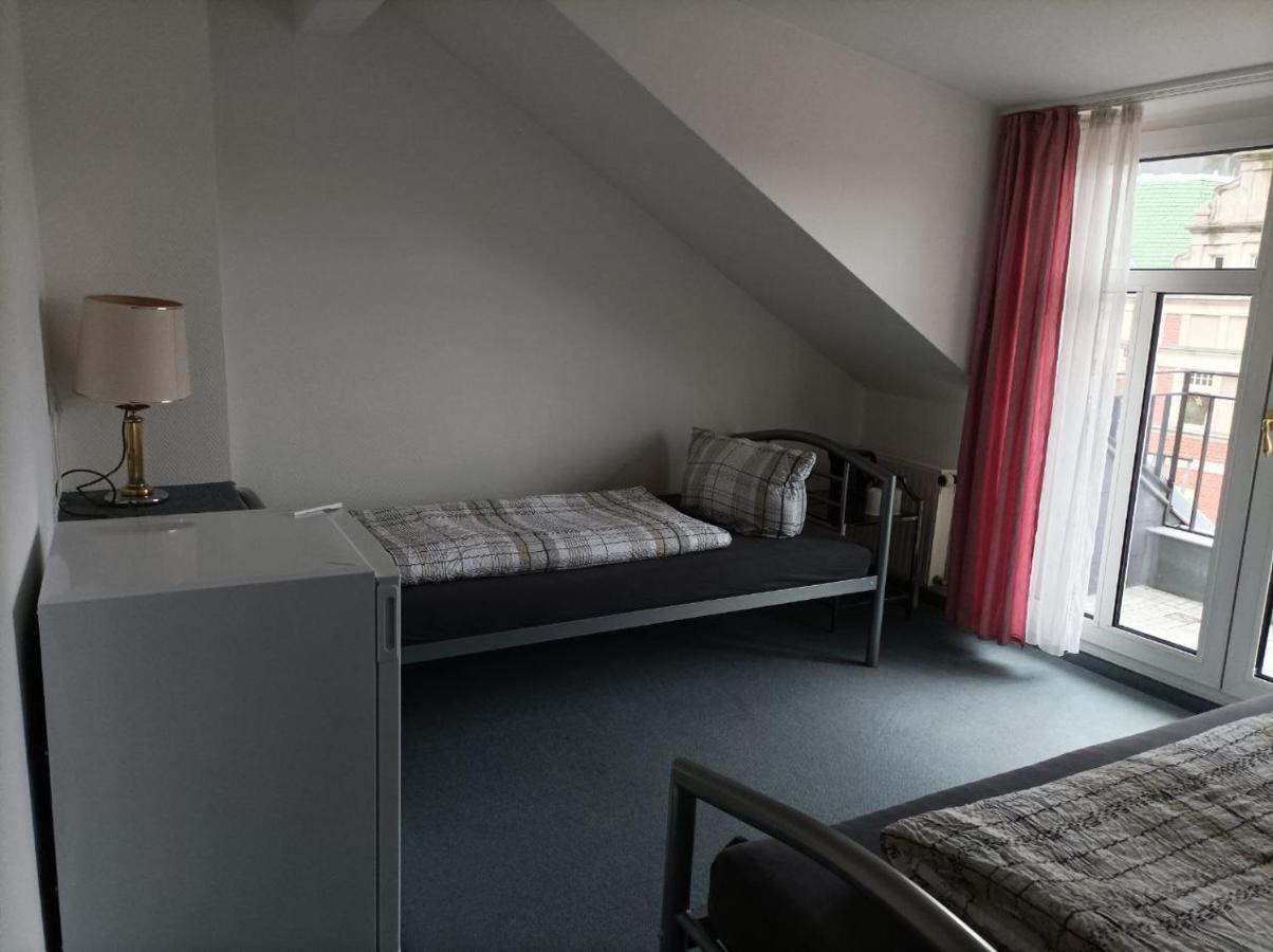 Pension Fuer Monteure In Dresden, Zimmer Mit Eigenem Bad Und Grosser Gemeinschaftskueche Bagian luar foto