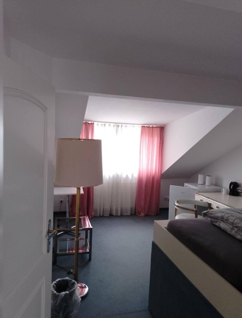 Pension Fuer Monteure In Dresden, Zimmer Mit Eigenem Bad Und Grosser Gemeinschaftskueche Bagian luar foto