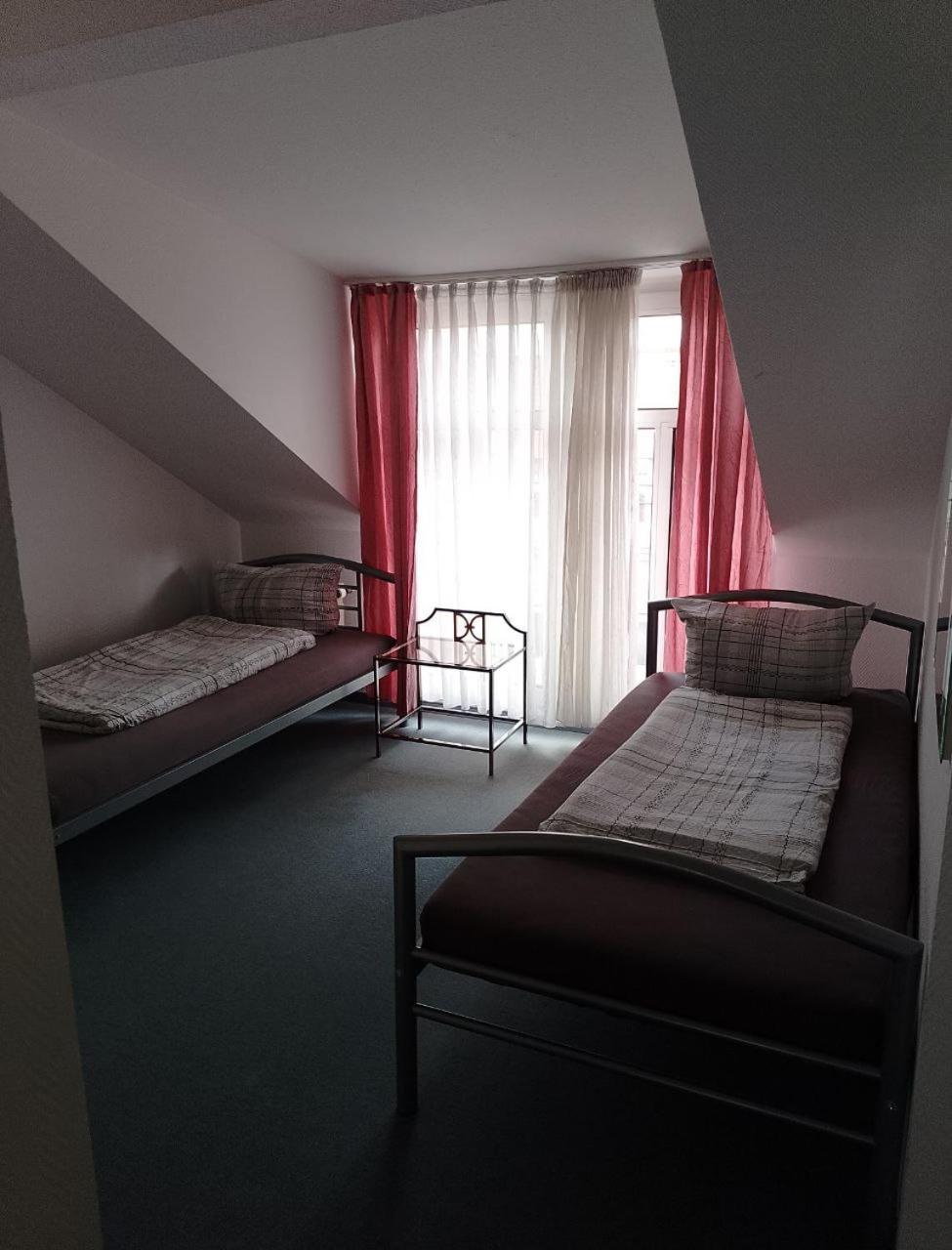 Pension Fuer Monteure In Dresden, Zimmer Mit Eigenem Bad Und Grosser Gemeinschaftskueche Bagian luar foto