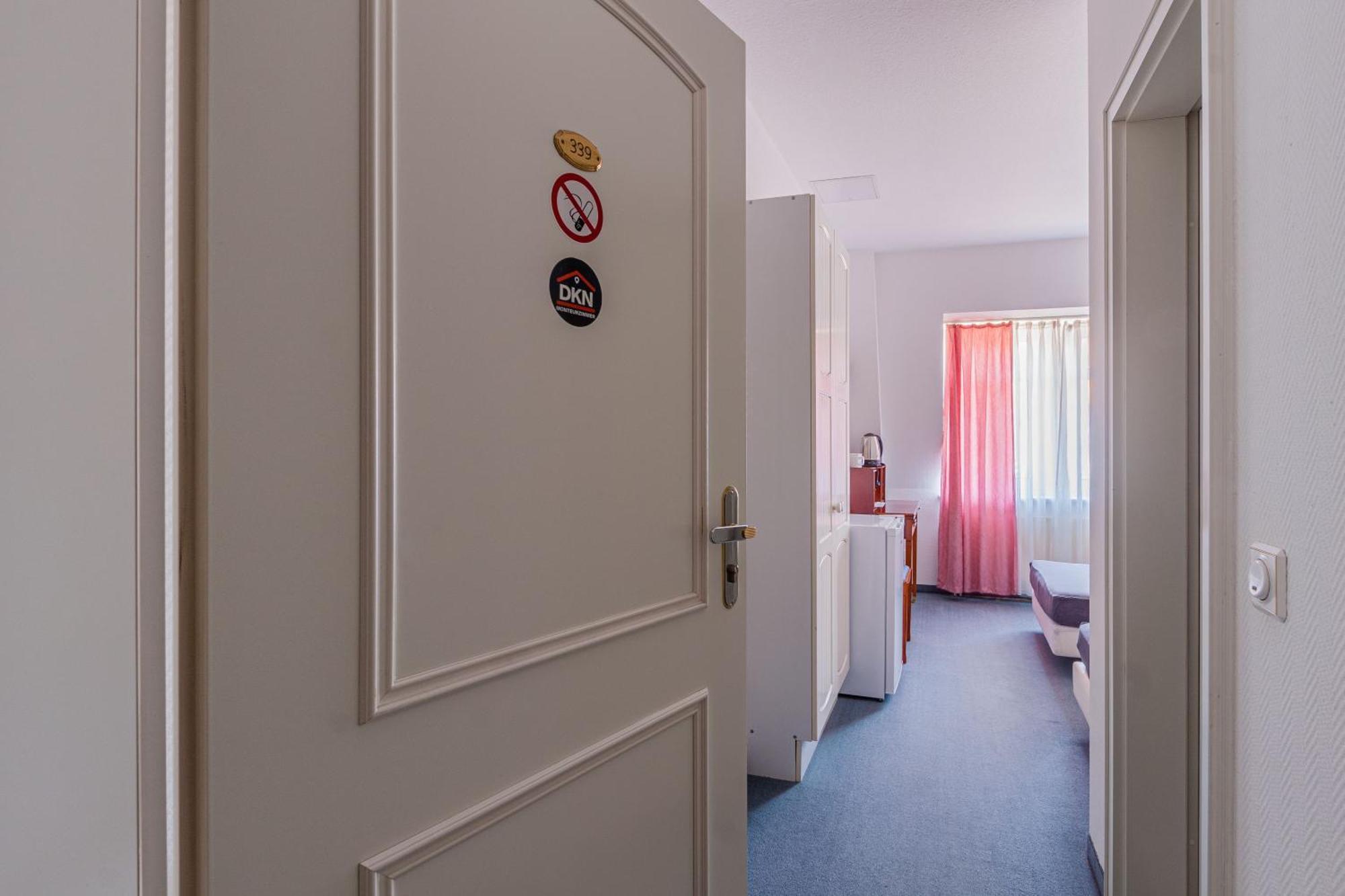 Pension Fuer Monteure In Dresden, Zimmer Mit Eigenem Bad Und Grosser Gemeinschaftskueche Bagian luar foto