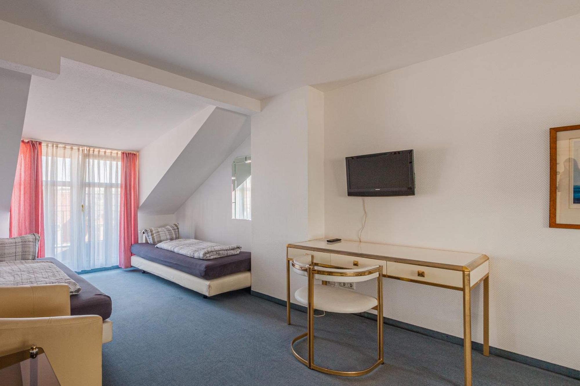 Pension Fuer Monteure In Dresden, Zimmer Mit Eigenem Bad Und Grosser Gemeinschaftskueche Bagian luar foto