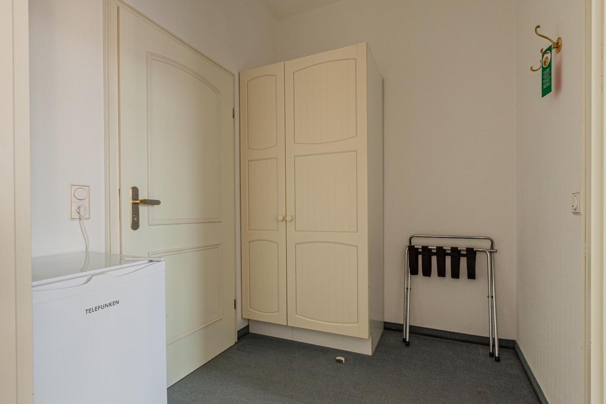 Pension Fuer Monteure In Dresden, Zimmer Mit Eigenem Bad Und Grosser Gemeinschaftskueche Bagian luar foto