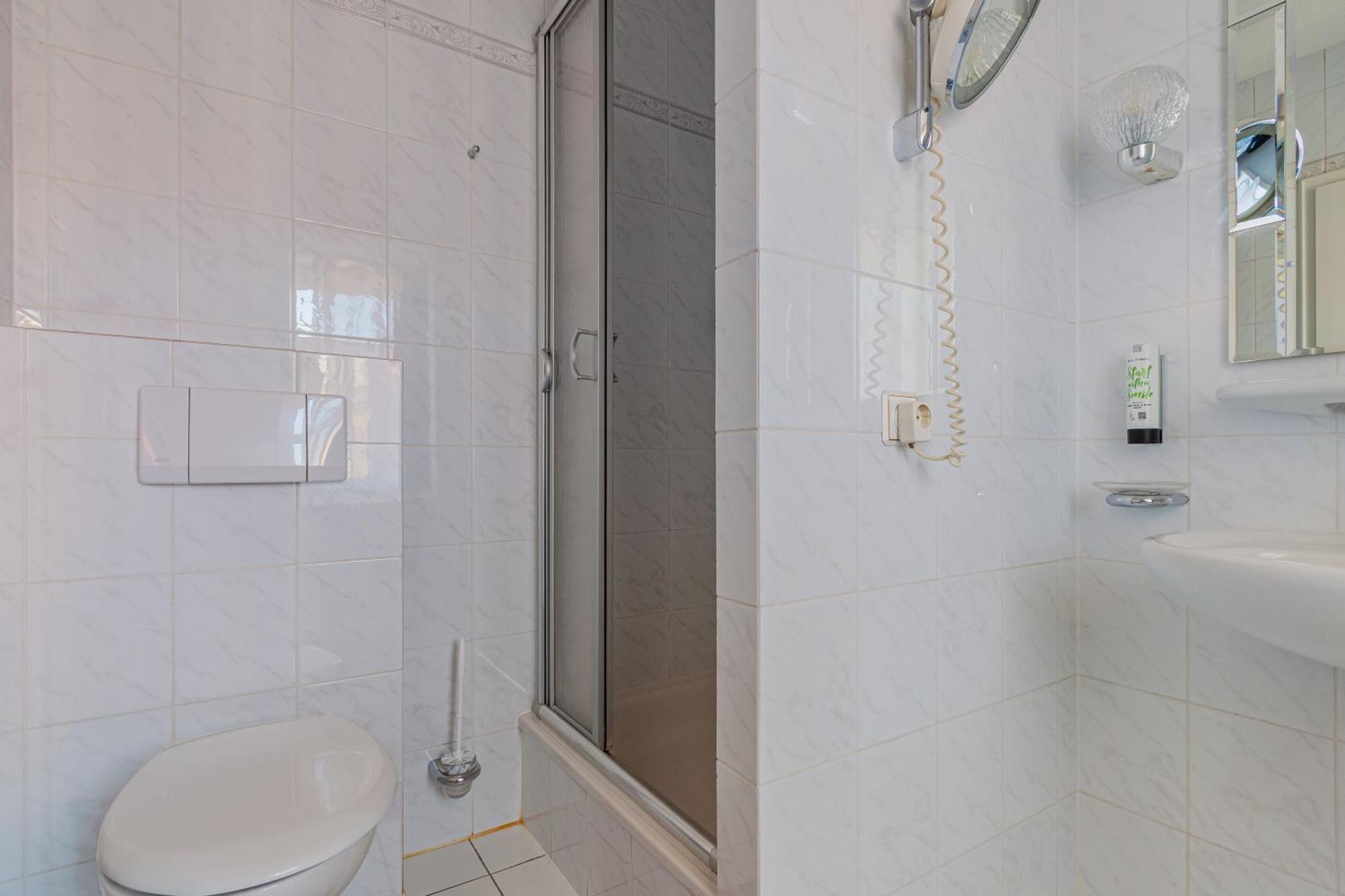 Pension Fuer Monteure In Dresden, Zimmer Mit Eigenem Bad Und Grosser Gemeinschaftskueche Bagian luar foto