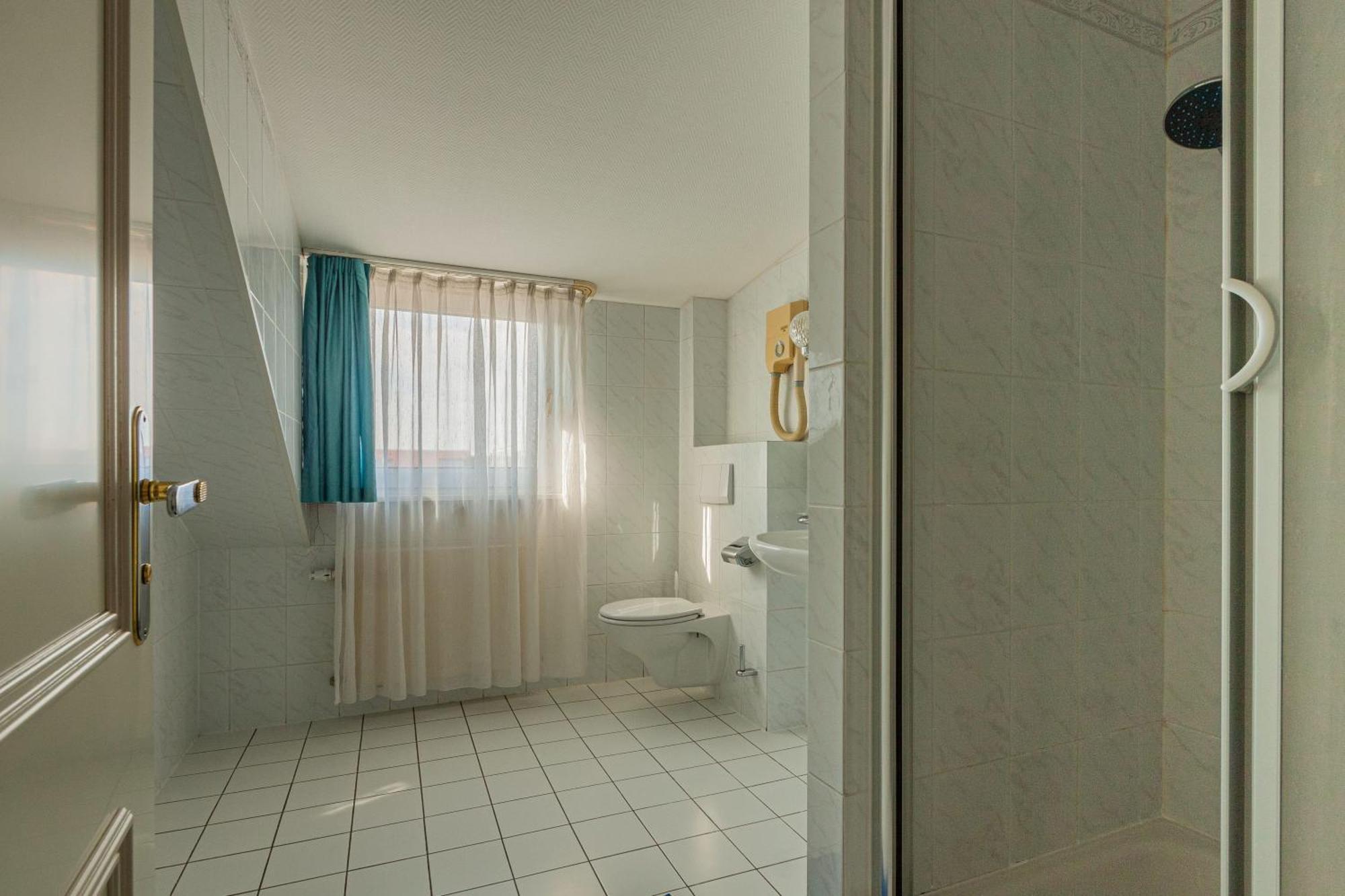 Pension Fuer Monteure In Dresden, Zimmer Mit Eigenem Bad Und Grosser Gemeinschaftskueche Bagian luar foto